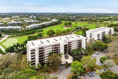 Beautifully renovated 3 bedroom, corner residence in The Glens on The Country Club At Boca Raton in Florida - for sale on GolfHomes.com, golf home, golf lot