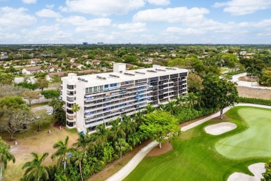 Beautifully renovated 3 bedroom, corner residence in The Glens on The Country Club At Boca Raton in Florida - for sale on GolfHomes.com, golf home, golf lot