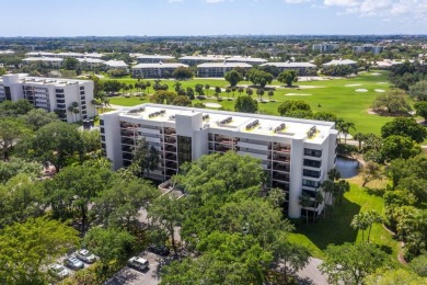 Beautifully renovated 3 bedroom, corner residence in The Glens on The Country Club At Boca Raton in Florida - for sale on GolfHomes.com, golf home, golf lot