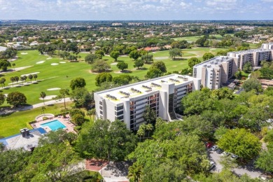 Beautifully renovated 3 bedroom, corner residence in The Glens on The Country Club At Boca Raton in Florida - for sale on GolfHomes.com, golf home, golf lot