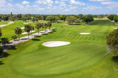 Beautifully renovated 3 bedroom, corner residence in The Glens on The Country Club At Boca Raton in Florida - for sale on GolfHomes.com, golf home, golf lot