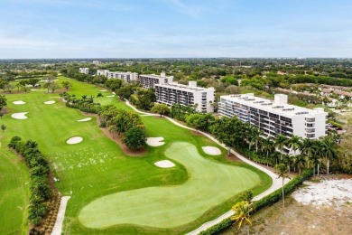 Beautifully renovated 3 bedroom, corner residence in The Glens on The Country Club At Boca Raton in Florida - for sale on GolfHomes.com, golf home, golf lot