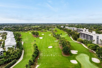 Beautifully renovated 3 bedroom, corner residence in The Glens on The Country Club At Boca Raton in Florida - for sale on GolfHomes.com, golf home, golf lot