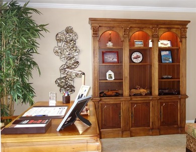 Desirable F Model! This stunning 3/2 and half offers a blend of on Palm-Aire Country Club and Resort - Palms in Florida - for sale on GolfHomes.com, golf home, golf lot