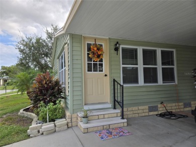 2-BEDROOM 2 BATH home, beautifully remodeled home with bonus on Zellwood Station Country Club in Florida - for sale on GolfHomes.com, golf home, golf lot