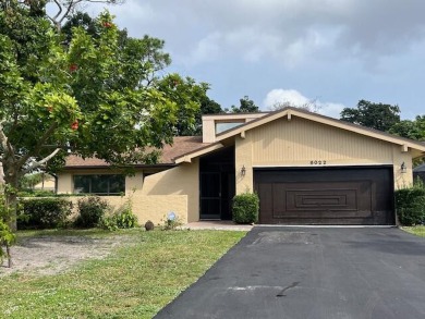 Beautiful 3/2 single family home in the sought-after on Woodmont Country Club in Florida - for sale on GolfHomes.com, golf home, golf lot