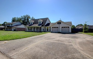 Welcome to this spacious 3 bedroom, 3 full bath home in the on Foxwood Golf Club in Arkansas - for sale on GolfHomes.com, golf home, golf lot