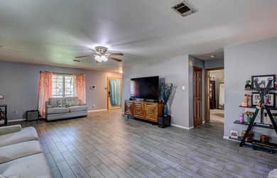 Welcome to this spacious 3 bedroom, 3 full bath home in the on Foxwood Golf Club in Arkansas - for sale on GolfHomes.com, golf home, golf lot