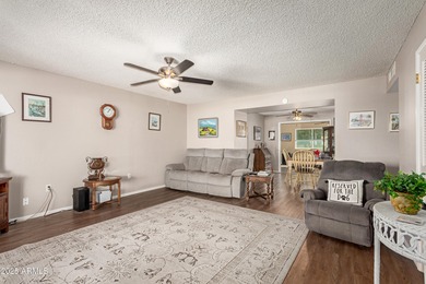 Perfect cozy end-unit home located in Sun City, just minutes on PalmBrook Country Club in Arizona - for sale on GolfHomes.com, golf home, golf lot