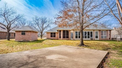 New Listing in Pecan Plantation! Spacious 3-2-2, brick, great on Pecan Plantation Country Club in Texas - for sale on GolfHomes.com, golf home, golf lot