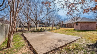 New Listing in Pecan Plantation! Spacious 3-2-2, brick, great on Pecan Plantation Country Club in Texas - for sale on GolfHomes.com, golf home, golf lot