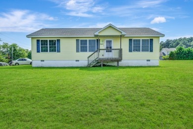 Adorable Home in Captain's Cove Golf & Yacht Club! With a great on Captains Cove Golf and Yacht Club in Virginia - for sale on GolfHomes.com, golf home, golf lot