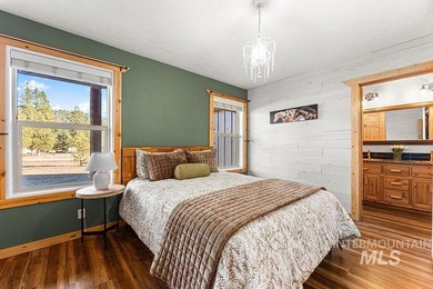 Custom-built timber cabin on over an acre with a 3-car garage on Terrace Lakes Golf Resort in Idaho - for sale on GolfHomes.com, golf home, golf lot