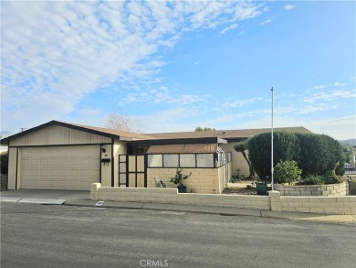 A well-kept spacious home nestled in a beautiful 55+ community on Sun Lakes Country Club in California - for sale on GolfHomes.com, golf home, golf lot