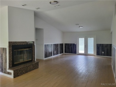 THIS IS FLORIDA LIVING!!  NICELY APPOINTED & MOVE IN READY 4/2 on Plantation Inn and Golf Resort  in Florida - for sale on GolfHomes.com, golf home, golf lot