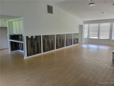 THIS IS FLORIDA LIVING!!  NICELY APPOINTED & MOVE IN READY 4/2 on Plantation Inn and Golf Resort  in Florida - for sale on GolfHomes.com, golf home, golf lot