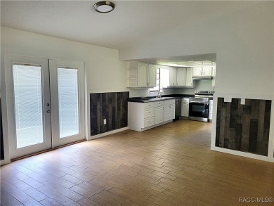 THIS IS FLORIDA LIVING!!  NICELY APPOINTED & MOVE IN READY 4/2 on Plantation Inn and Golf Resort  in Florida - for sale on GolfHomes.com, golf home, golf lot
