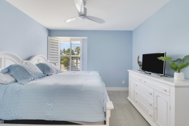 WOW! HIGHLY SOUGHT AFTER & rarely avail PET FRIENDLY END UNIT on on Jupiter Dunes Golf Course in Florida - for sale on GolfHomes.com, golf home, golf lot