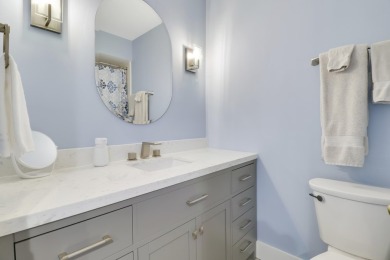 WOW! HIGHLY SOUGHT AFTER & rarely avail PET FRIENDLY END UNIT on on Jupiter Dunes Golf Course in Florida - for sale on GolfHomes.com, golf home, golf lot