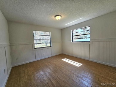 THIS IS FLORIDA LIVING!!  NICELY APPOINTED & MOVE IN READY 4/2 on Plantation Inn and Golf Resort  in Florida - for sale on GolfHomes.com, golf home, golf lot