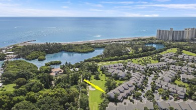 WOW! HIGHLY SOUGHT AFTER & rarely avail PET FRIENDLY END UNIT on on Jupiter Dunes Golf Course in Florida - for sale on GolfHomes.com, golf home, golf lot