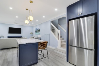 WOW! HIGHLY SOUGHT AFTER & rarely avail PET FRIENDLY END UNIT on on Jupiter Dunes Golf Course in Florida - for sale on GolfHomes.com, golf home, golf lot