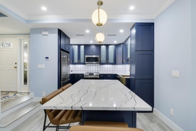 WOW! HIGHLY SOUGHT AFTER & rarely avail PET FRIENDLY END UNIT on on Jupiter Dunes Golf Course in Florida - for sale on GolfHomes.com, golf home, golf lot
