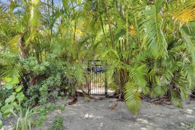 WOW! HIGHLY SOUGHT AFTER & rarely avail PET FRIENDLY END UNIT on on Jupiter Dunes Golf Course in Florida - for sale on GolfHomes.com, golf home, golf lot