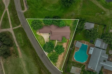 Welcome Home!  This beautifully maintained 3-bedroom, 2-bath on Gatesville Country Club in Texas - for sale on GolfHomes.com, golf home, golf lot