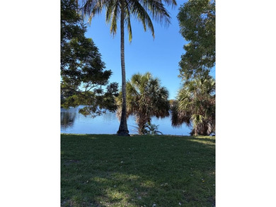 *Great area* Walk to Central Park with 21 clay tennis courts,2 on Jacaranda Golf Club in Florida - for sale on GolfHomes.com, golf home, golf lot