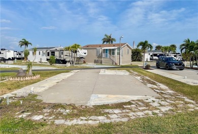 This fantastic lot comes with upgraded 120 AMP ELECTRICAL on Kelly Greens Golf and Country Club in Florida - for sale on GolfHomes.com, golf home, golf lot