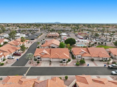 Desirable 55+ corner townhome + den, backing to the greenbelt on Apache Wells Country Club in Arizona - for sale on GolfHomes.com, golf home, golf lot