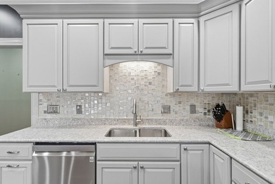 Elegant one-owner custom all-brick home in Hopkinsville offering on Hopkinsville Golf and Country Club in Kentucky - for sale on GolfHomes.com, golf home, golf lot