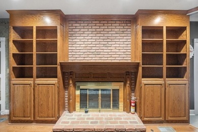 Elegant one-owner custom all-brick home in Hopkinsville offering on Hopkinsville Golf and Country Club in Kentucky - for sale on GolfHomes.com, golf home, golf lot