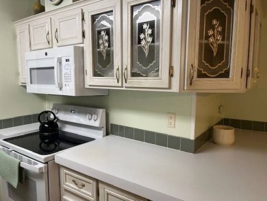 Charming and Updated Home - with 2 Bedroom, 2 Bath, 1,200 Sq Ft on Four Lakes Golf Club in Florida - for sale on GolfHomes.com, golf home, golf lot