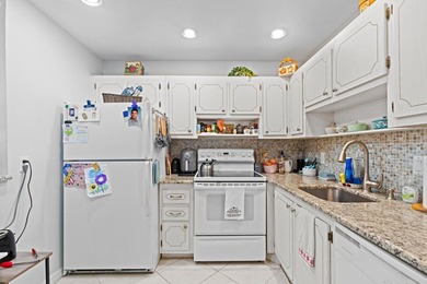 REMARKABLE FIRST-FLOOR CONDO | DESIRABLE 55+ KINGS POINT DELRAY on Kings Point Golf - Executive in Florida - for sale on GolfHomes.com, golf home, golf lot