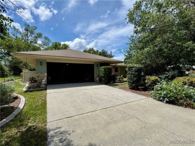 Welcome to Rolling Greens of Inverness, where charm meets on Inverness Golf and Country Club in Florida - for sale on GolfHomes.com, golf home, golf lot