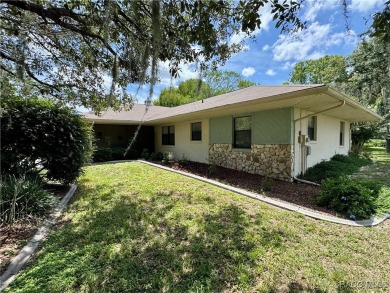 Welcome to Rolling Greens of Inverness, where charm meets on Inverness Golf and Country Club in Florida - for sale on GolfHomes.com, golf home, golf lot