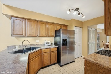 Welcome Home to this well-maintained townhome in prestigious on Palatine Hills Golf Course in Illinois - for sale on GolfHomes.com, golf home, golf lot