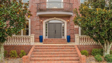 Beautifully renovated 5 Bed 3.5 Bath in Maisons of Chenal with on Chenal Country Club - Bear Den Mountain in Arkansas - for sale on GolfHomes.com, golf home, golf lot