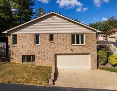 Welcome to this inviting corner condo in the sought-after Oak on Oak Meadow Golf Club in Indiana - for sale on GolfHomes.com, golf home, golf lot