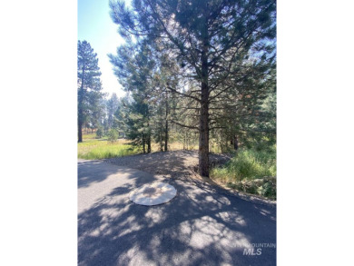 Motivated Sellers will consider all reasonable offers. House on Meadowcreek Golf Resort in Idaho - for sale on GolfHomes.com, golf home, golf lot