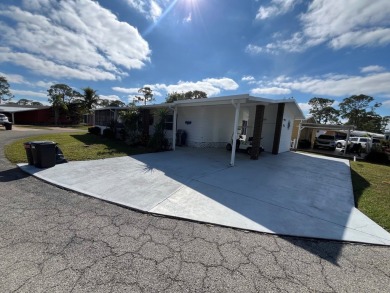 Looking for a cozy winter getaway or a year-round haven? This on Pine Lakes Country Club in Florida - for sale on GolfHomes.com, golf home, golf lot