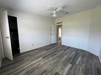 MOTIVATED SELLER** 2020 ROOF **GOLF CART INCLUDED**   Step into on Schalamar Creek Golf and Country Club in Florida - for sale on GolfHomes.com, golf home, golf lot