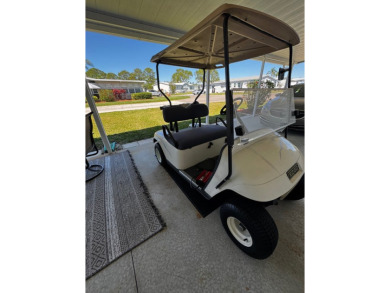 MOTIVATED SELLER** 2020 ROOF **GOLF CART INCLUDED**   Step into on Schalamar Creek Golf and Country Club in Florida - for sale on GolfHomes.com, golf home, golf lot