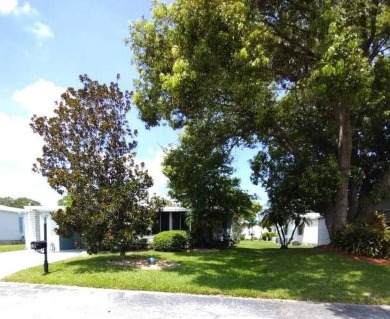 A Camphor tree, Magnolia tree, Bottle Brush tree, lush on Hamptons Golf Club in Florida - for sale on GolfHomes.com, golf home, golf lot