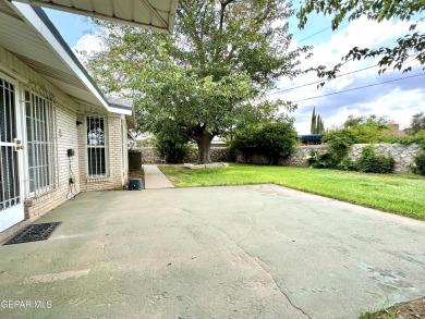 EXQUISITE SINGLE LEVEL CUSTOM BUILT CIELO VISTA PARK 3BR, 2 BA on Lone Star Golf Club in Texas - for sale on GolfHomes.com, golf home, golf lot