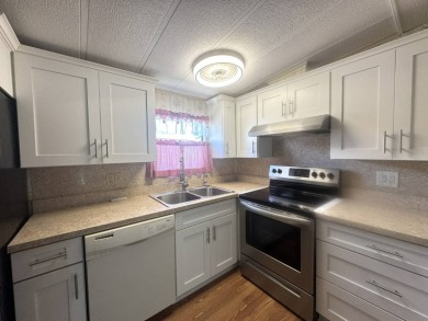 Nicely updated home with newer kitchen appliances, washer/dryer on Golden Lakes Golf Course in Florida - for sale on GolfHomes.com, golf home, golf lot