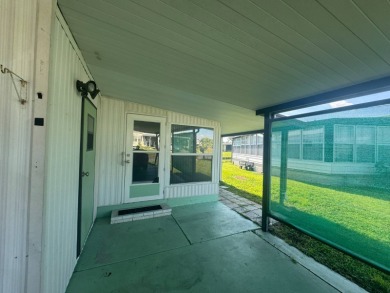 Nicely updated home with newer kitchen appliances, washer/dryer on Golden Lakes Golf Course in Florida - for sale on GolfHomes.com, golf home, golf lot
