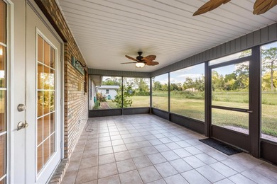 One or more photo(s) has been virtually staged. Welcome to this on Keystone Heights Golf and Country Club in Florida - for sale on GolfHomes.com, golf home, golf lot